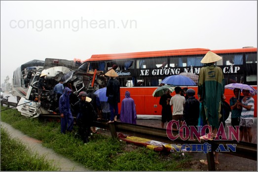 Tai nạn kinh hoàng trên quốc lộ 1A