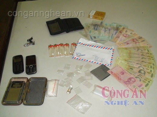 Tàng trữ cả heroin lẫn ma túy đá