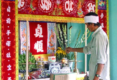 Giá đất tăng lên, tình người... tụt dốc