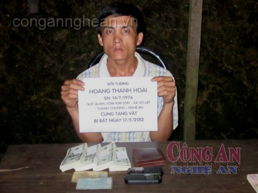 Mang 40 nghìn đô la đi mua hàng cấm