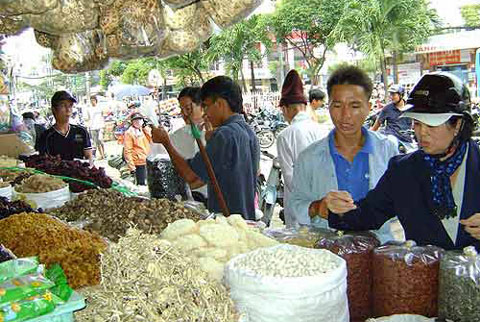 Chuyện mớ rau, con cá: 4 bộ quản lí mà vẫn lỏng