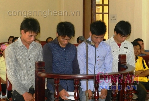 Chém chủ quán vì cho là bị 