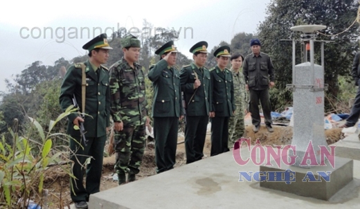 Thi công 18 cột mốc biên giới Việt - Lào