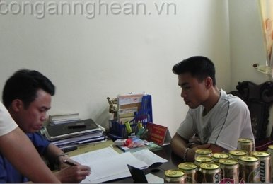 Giấu ma tuý đá trong lon bia