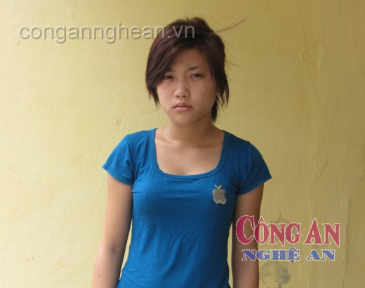 Gia đình tan vỡ, cô bé hành nghề 