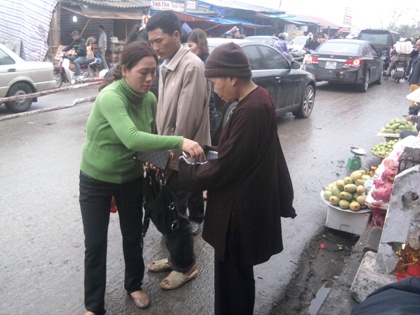 Ăn mày và sư giả lộng hành, lừa bịp lòng nhân của du khách