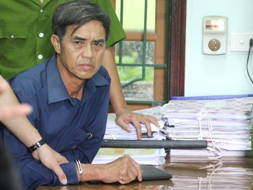 Công an cũng bắt giữ Trần Xuân Ngân, Công chức địa chính xã