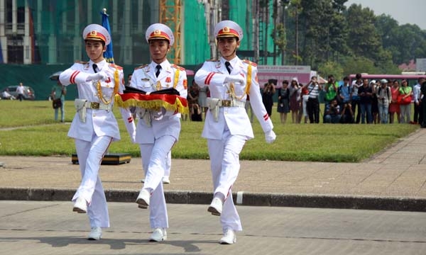 Trong trang phục
