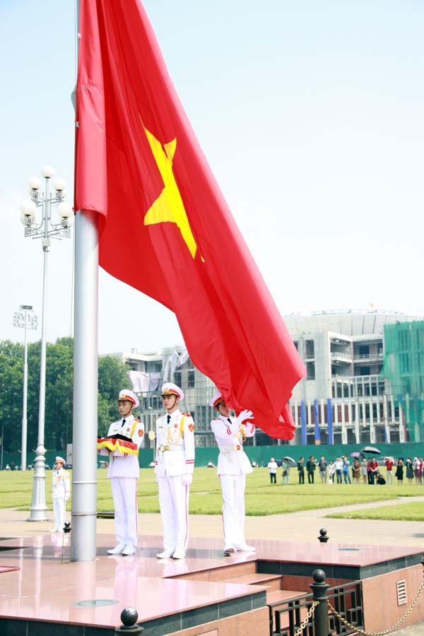 Lễ hạ cờ 
