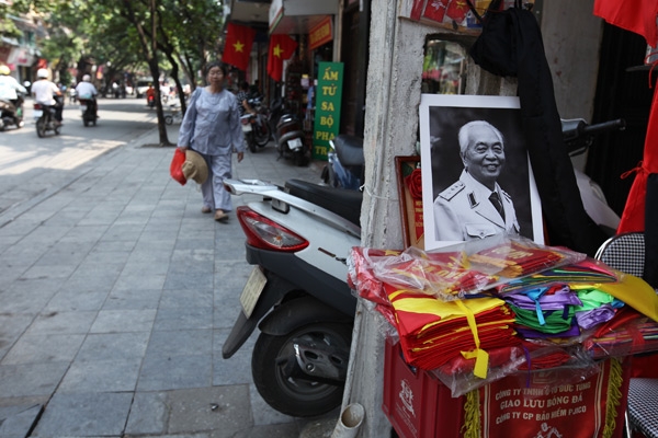 Võ Nguyên Giáp, cờ rủ