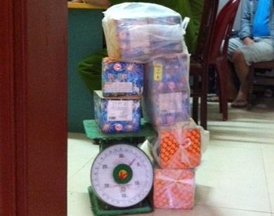 Vận chuyển pháo trái phép bị bắt