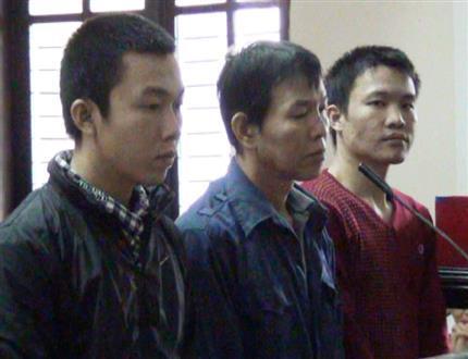 Nối gót vợ, chồng vào tù vì ma túy