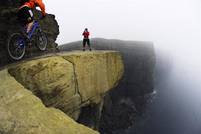 Đạp xe đạp trên vách Moher.