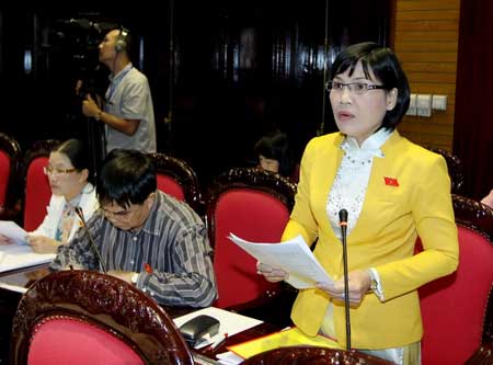 Đại biểu Quốc hội khẳng định việc bỏ giấy phép về năng lực nhà thầu là cần thiết để ngăn chặn tiêu cực, lót tay. Ảnh: CAND