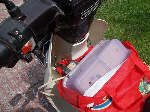 Xe máy chạy bằng xăng lẫn điện