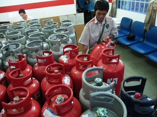 Kêu trời giá gas: Đốt túi dân, thiêu tiền doanh nghiệp