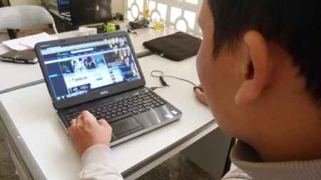 Kiếm cả 'núi tiền' nhờ... phát tán web 'đen'
