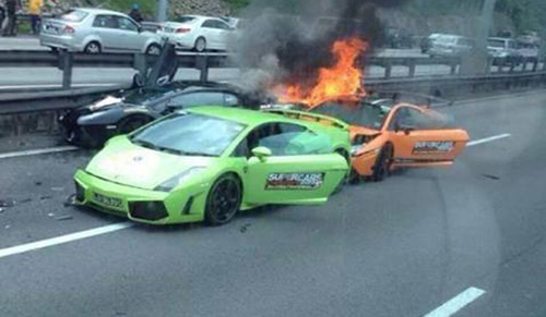 Ba siêu xe Lamborghini cháy thành tro trong vài phút