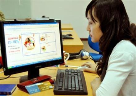 Sếp cắt thưởng, nhân viên lãn việc kiếm thêm lo tết