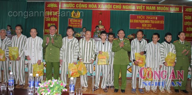 Gặp mặt gia đình phạm nhân tiêu biểu