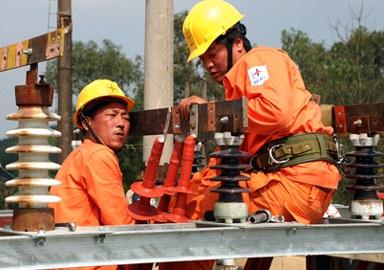 Đói vốn, EVN đổ thừa do giá thấp