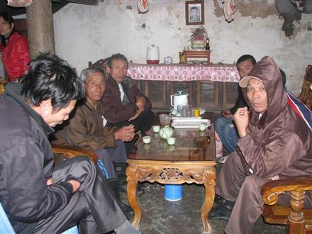 Một tàu cá cùng 8 ngư dân mất tích trên biển