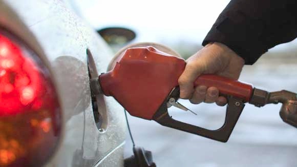 Xăng bất ngờ tăng gần 600 đồng/lít