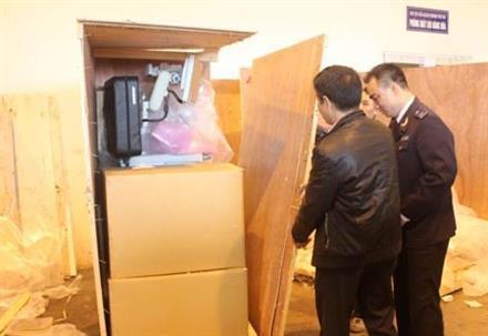 Thiết bị y tế cũ nát đội lốt hàng mới nhập khẩu về Nội Bài