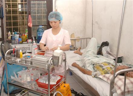 Phòng chống HIV/AIDS: Khó khăn do hết dự án tài trợ