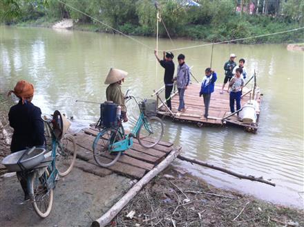 Dân khổ vì không có cầu