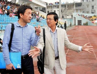 Thuê chuyên gia ngoại điều hành V.League