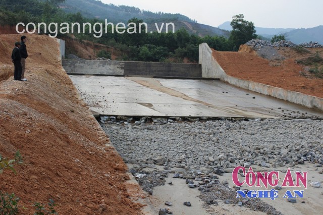 Công trình chưa làm xong đã hư hỏng