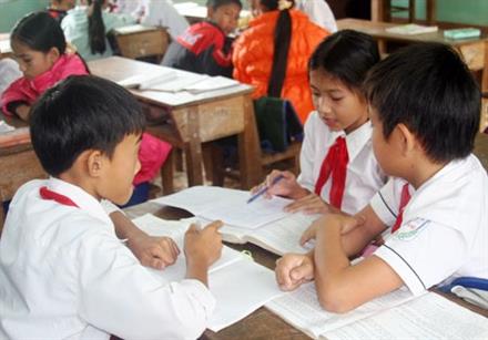 Công nghệ văn mẫu: Cùn mòn tư duy, triệt tiêu sáng tạo