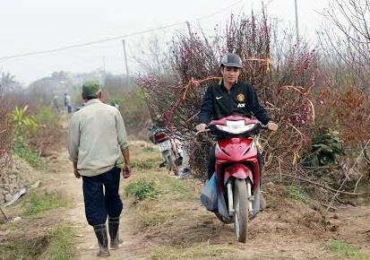 Dân bất động sản đi làm xe ôm kiếm Tết