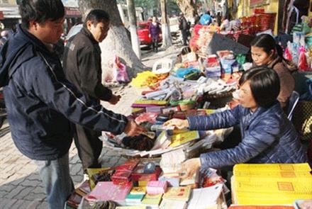 Đổi tiền lẻ đi lễ chùa bị 'chém đẹp'