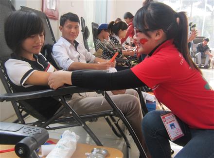 'Tết tình thân - Giọt hồng sum vầy'