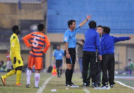 Từ án phạt đầu tiên của V.League 2014...