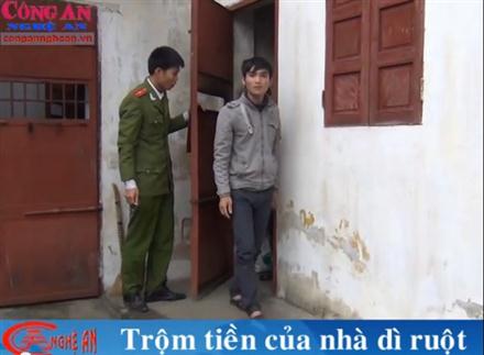 Trộm tiền của nhà dì ruột