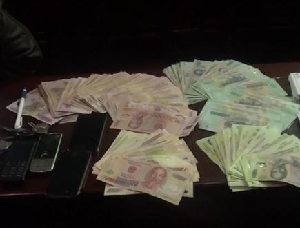 Bắt các 'quý ông' đánh bạc trong ngày Valentine
