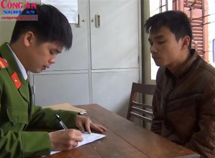 Phê rượu, chửi bới, đánh cả công an xã