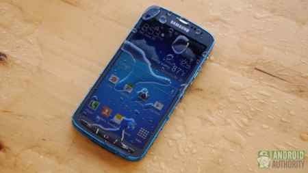 Galaxy S5 có thể 'ngâm mình' trong nước hơn 30 phút