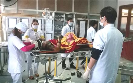Nam thanh niên khóa cửa, tẩm xăng tự thiêu