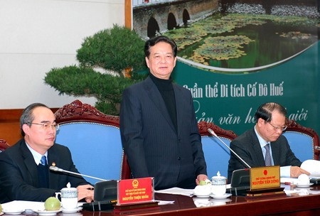 Thủ tướng Chính phủ Nguyễn Tấn Dũng và Chủ tịch Ủy ban Trung ương MTTQ Việt Nam Nguyễn Thiện Nhân chủ trì Hội nghị liên tịch của Chính phủ và Ủy ban Trung ương MTTQ Việt Nam. Ảnh: VGP