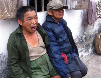 Bất hạnh một gia đình có 4 người ngớ ngẩn