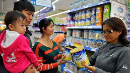 Giá sữa tăng: Dân méo mặt, chức năng 'bó tay'
