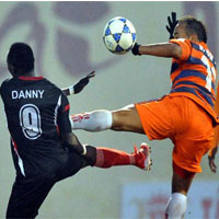 Bạo lực sân cỏ V-League