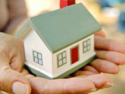 Một nhà bán cho 2 người, công chứng viên có đồng lõa hay không?