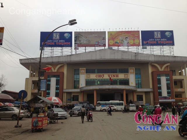 Tiểu thương bức xúc trước chủ trương tăng thêm ki-ốt bán hàng