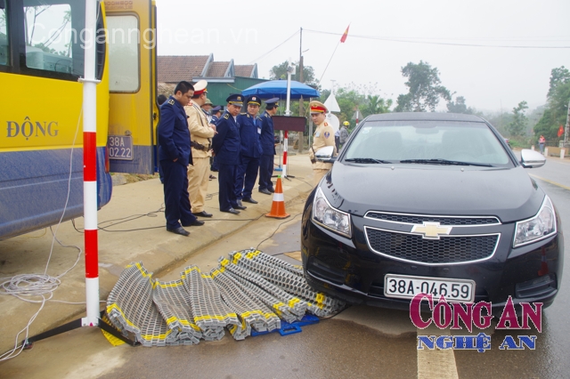 Vụ tai nạn hi hữu làm hỏng một trạm cân di động