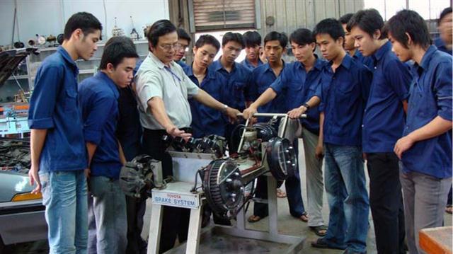 Giờ thực hành của sinh viên ngành kỹ thuật - Ảnh minh họa